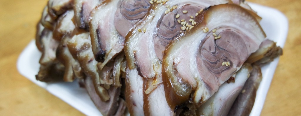 [은평 배달맛집] 흔한 쟁반 막국수는 가라! 족발 보쌈이 맛있다. 냉면 주는 족보 달인의 집!