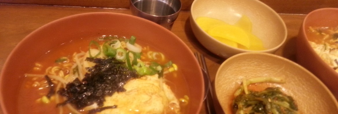 [신림 맛집] 조촐하게 라면에 밥이 땡길땐! 틈새라면 [빨개면/빨계떡]